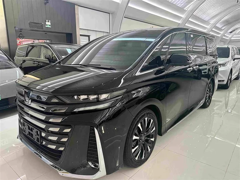 Toyota Vellfire — фото 1