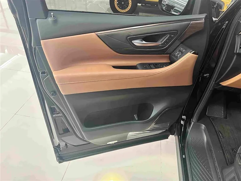 Toyota Vellfire — фото 4