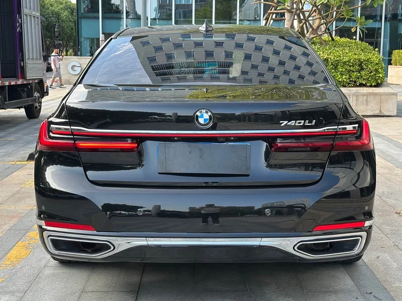 BMW 7-Series — фото 14