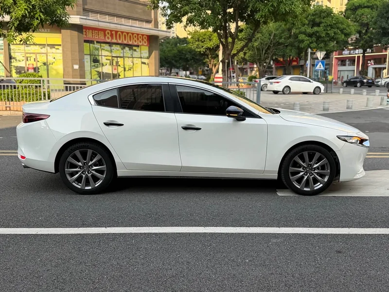 Mazda 3 Axela — фото 11