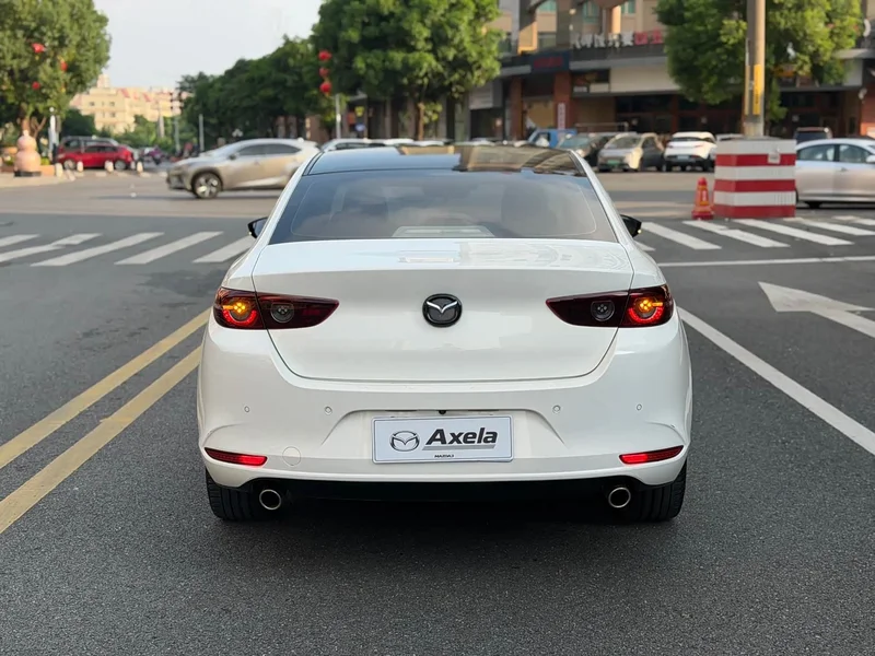 Mazda 3 Axela — фото 14