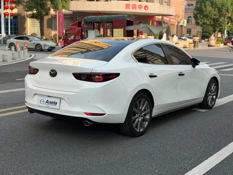 Mazda 3 Axela — фото 15