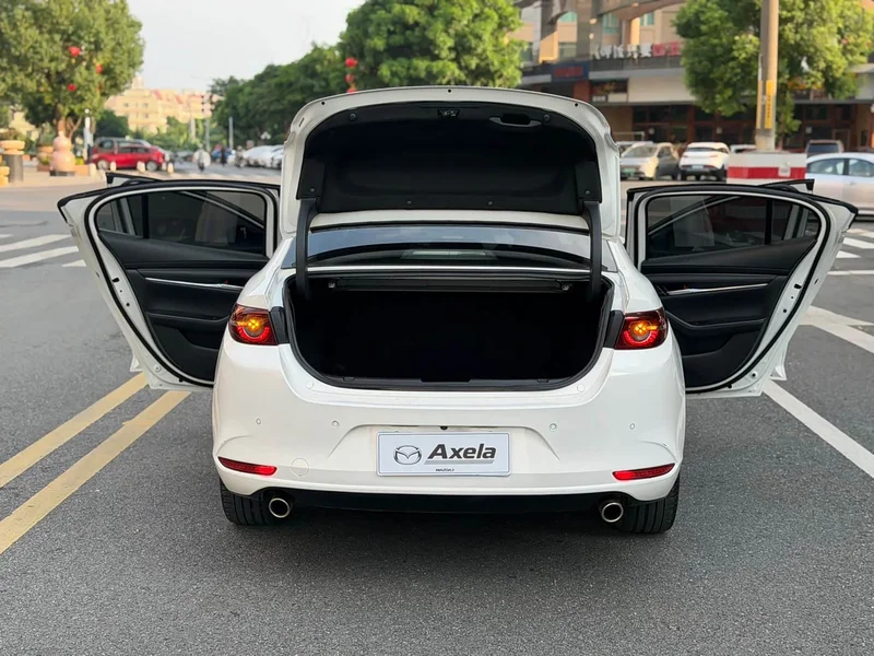 Mazda 3 Axela — фото 16
