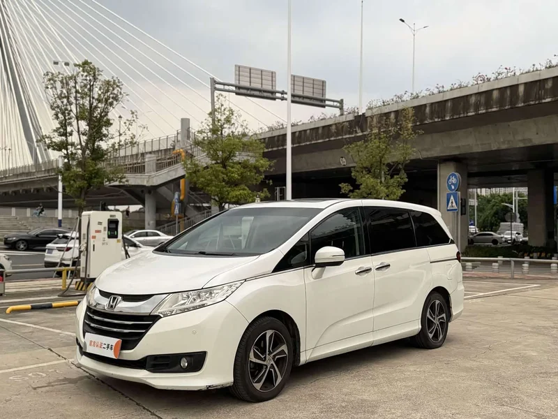 Honda Odyssey — фото 1