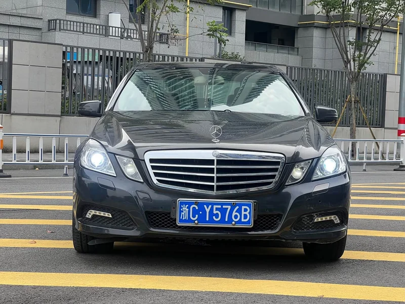 Mercedes-Benz E-Class (Imported) — фото 4