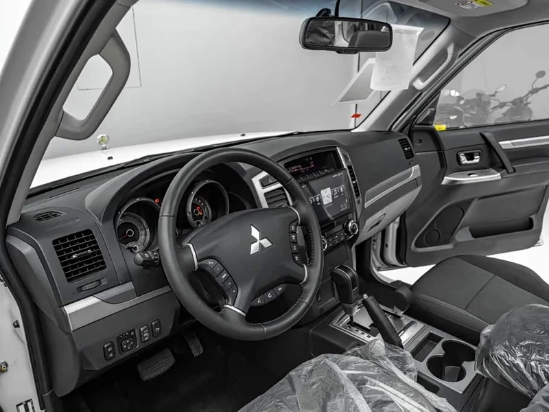 Mitsubishi Pajero (Imported) — фото 15