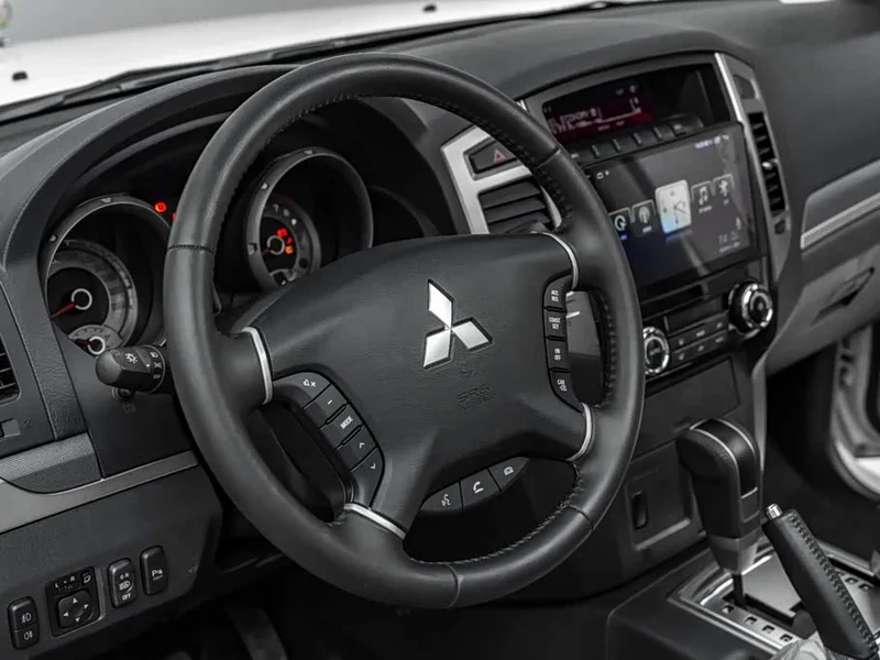 Mitsubishi Pajero (Imported) — фото 16