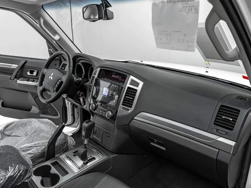 Mitsubishi Pajero (Imported) — фото 18