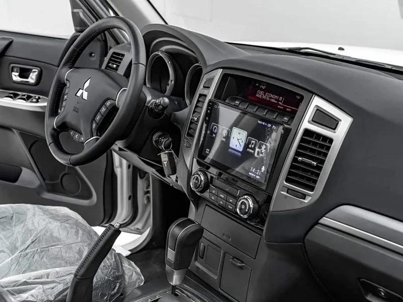 Mitsubishi Pajero (Imported) — фото 19