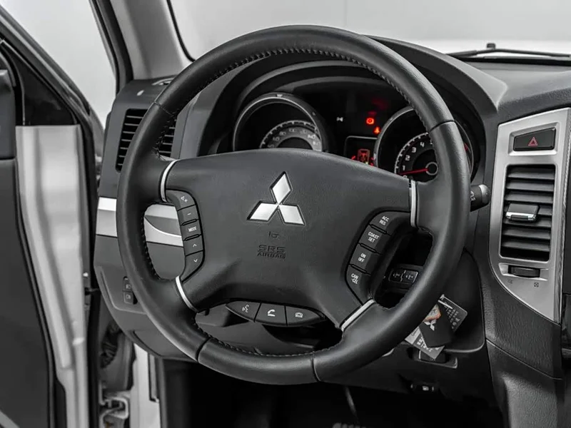 Mitsubishi Pajero (Imported) — фото 27