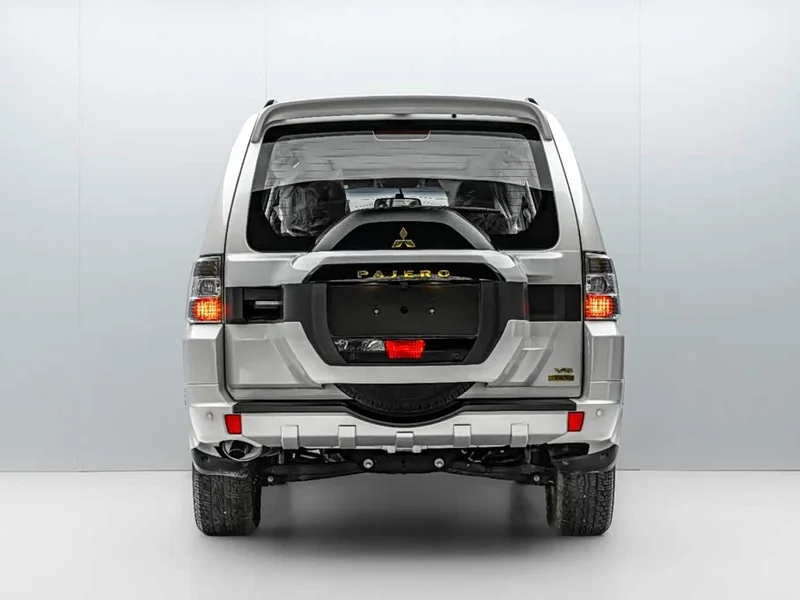 Mitsubishi Pajero (Imported) — фото 6