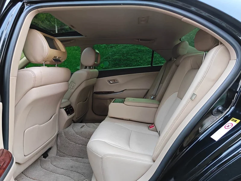 Toyota Crown — фото 12