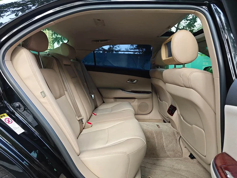Toyota Crown — фото 13