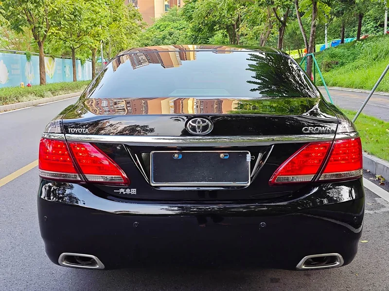 Toyota Crown — фото 15