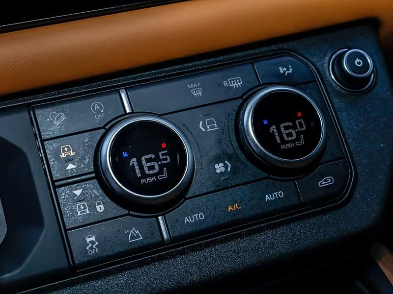 Land Rover Defender — фото 16