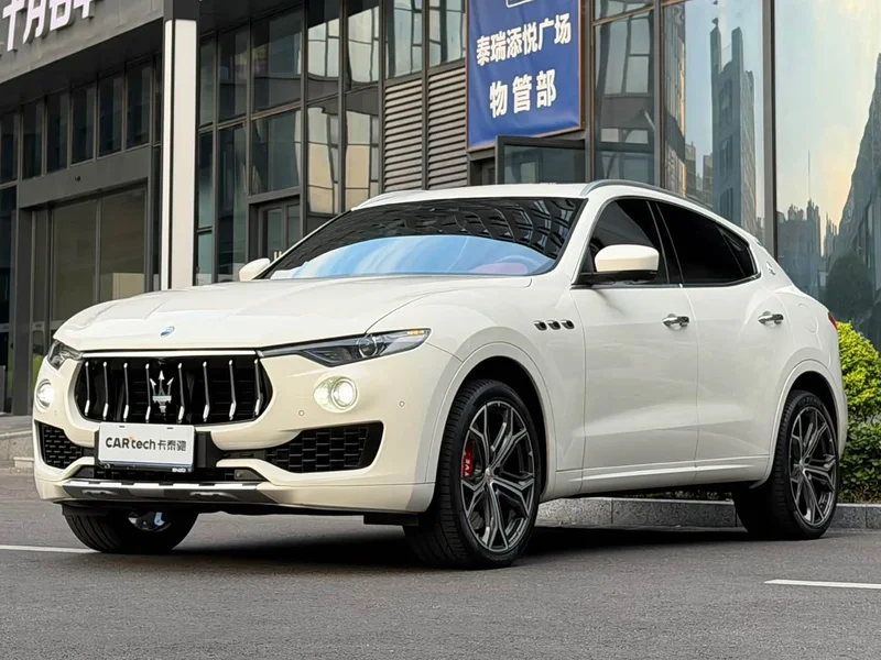 Maserati Levante — фото 1