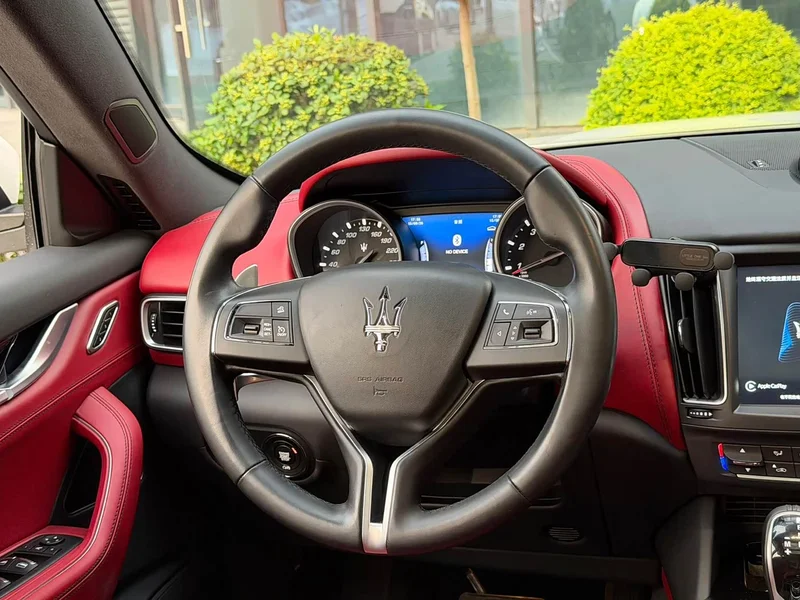 Maserati Levante — фото 10