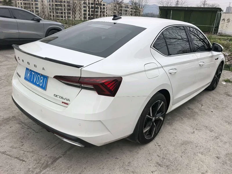 Volkswagen Octavia — фото 7