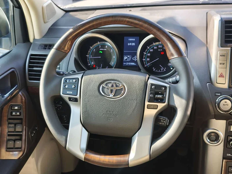 Toyota Prado — фото 14