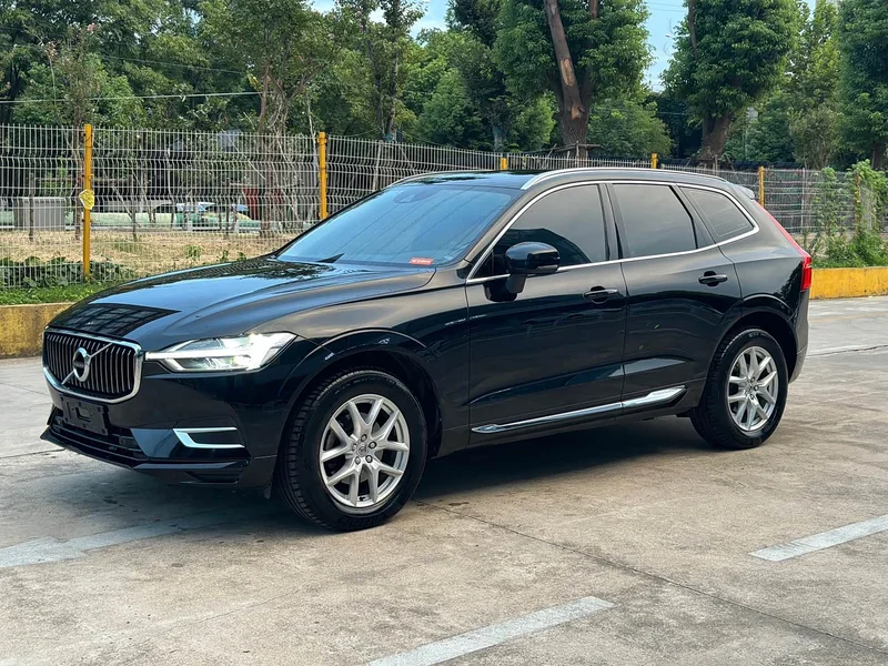 Volvo XC60 — фото 1