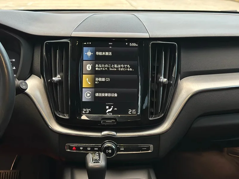 Volvo XC60 — фото 12