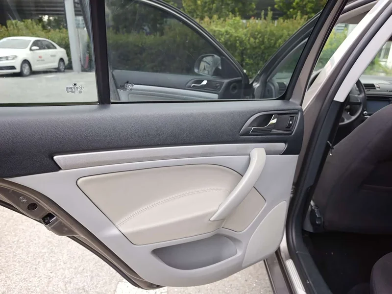 Volkswagen Octavia — фото 12