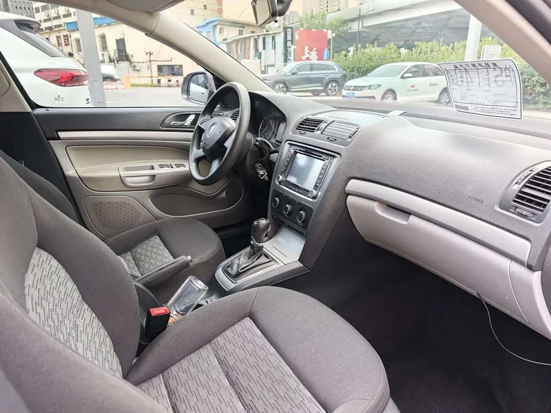 Volkswagen Octavia — фото 7