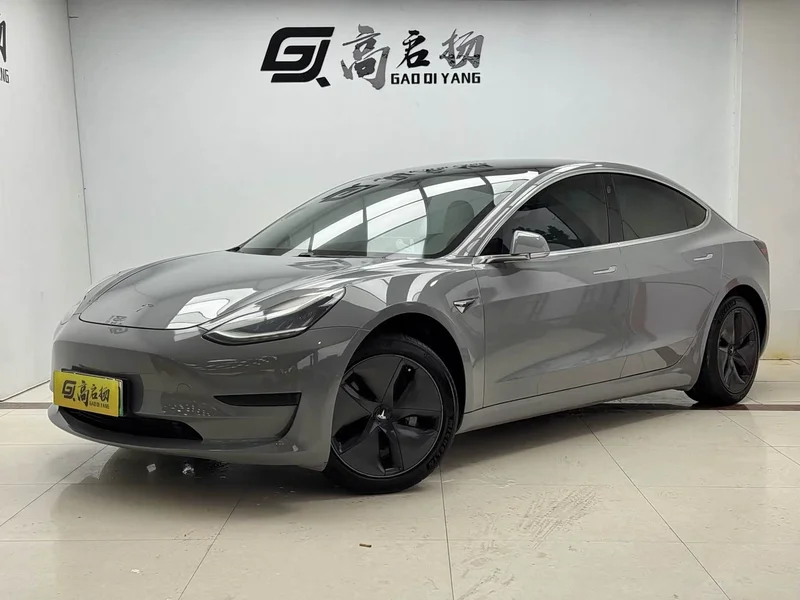 Tesla Model 3 — фото 1