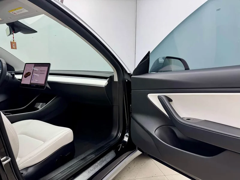 Tesla Model 3 — фото 12