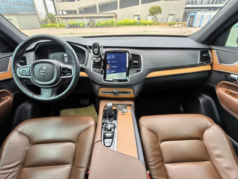 Volvo XC90 — фото 10