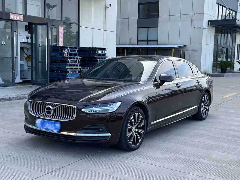 Volvo S90 — фото 1
