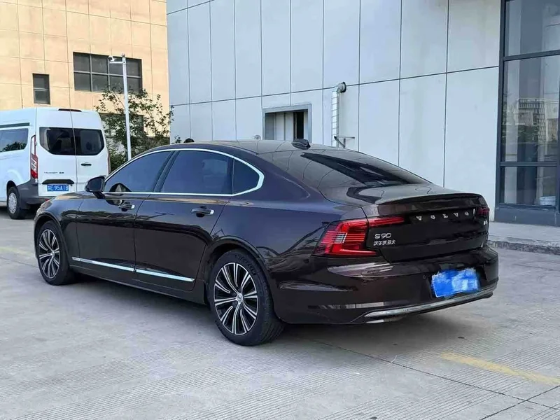 Volvo S90 — фото 7