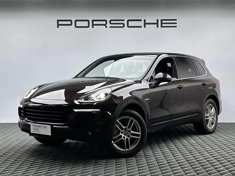 Porsche Cayenne — фото 1