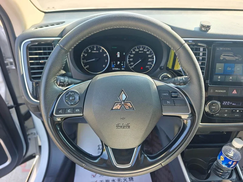 Mitsubishi Outlander — фото 12
