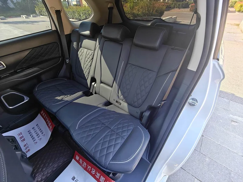 Mitsubishi Outlander — фото 17