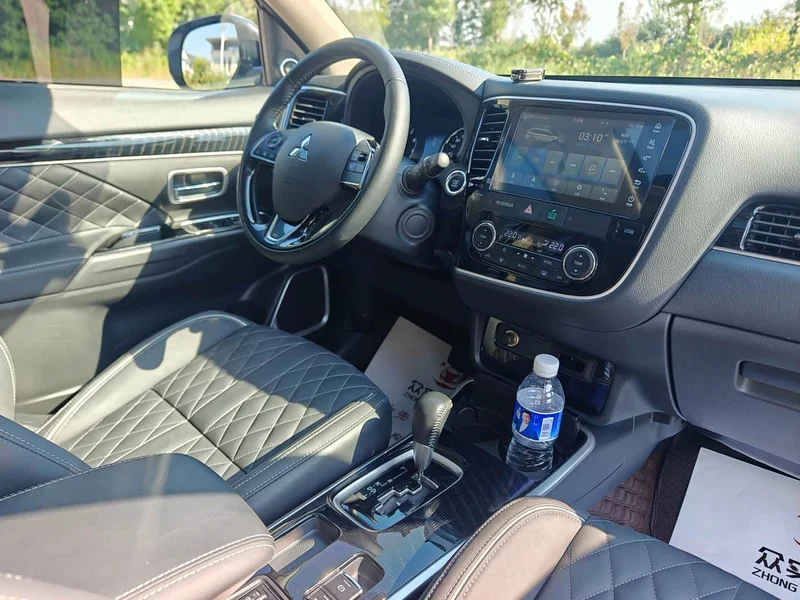 Mitsubishi Outlander — фото 23