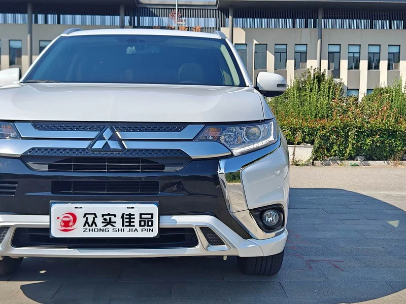 Mitsubishi Outlander — фото 24