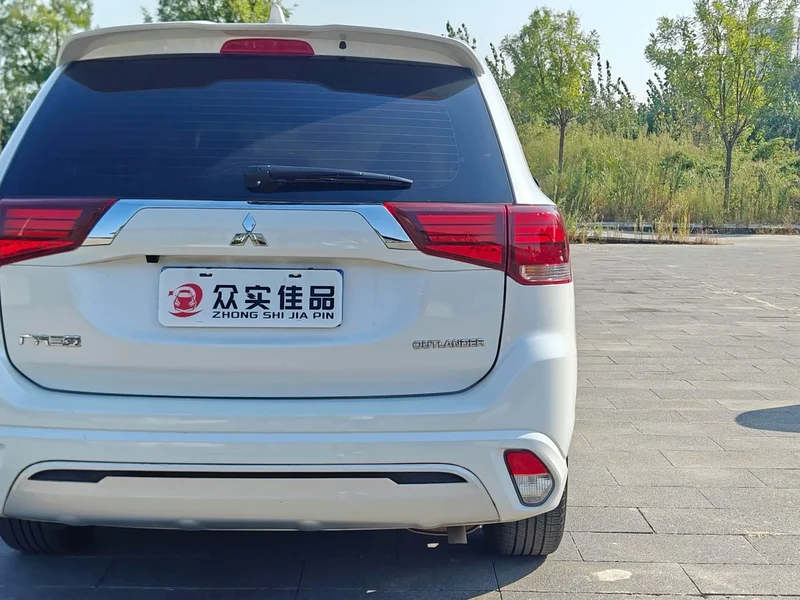 Mitsubishi Outlander — фото 26