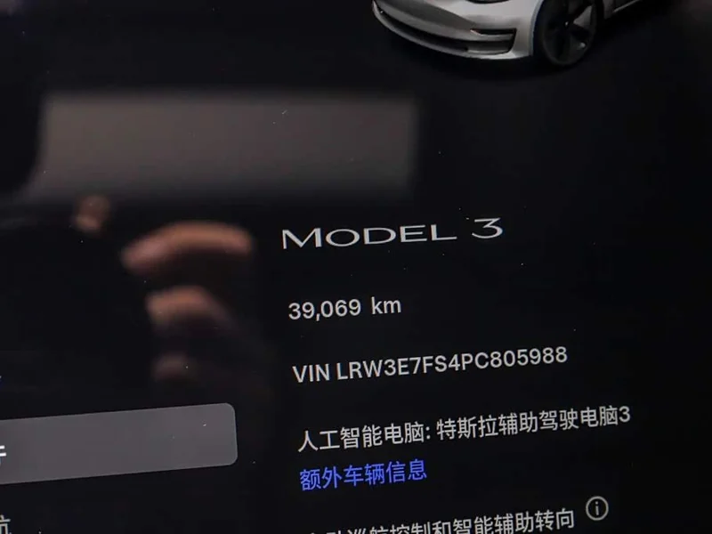 Tesla Model 3 — фото 16