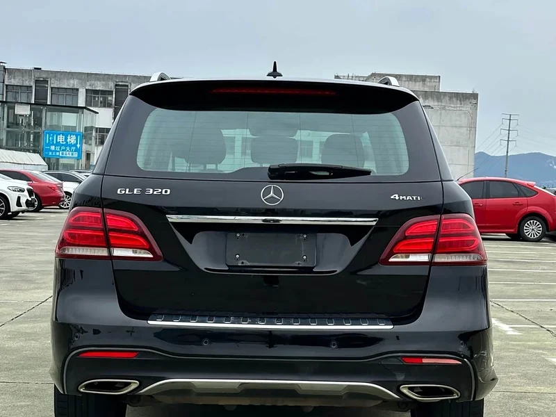 Mercedes-Benz GLE — фото 8