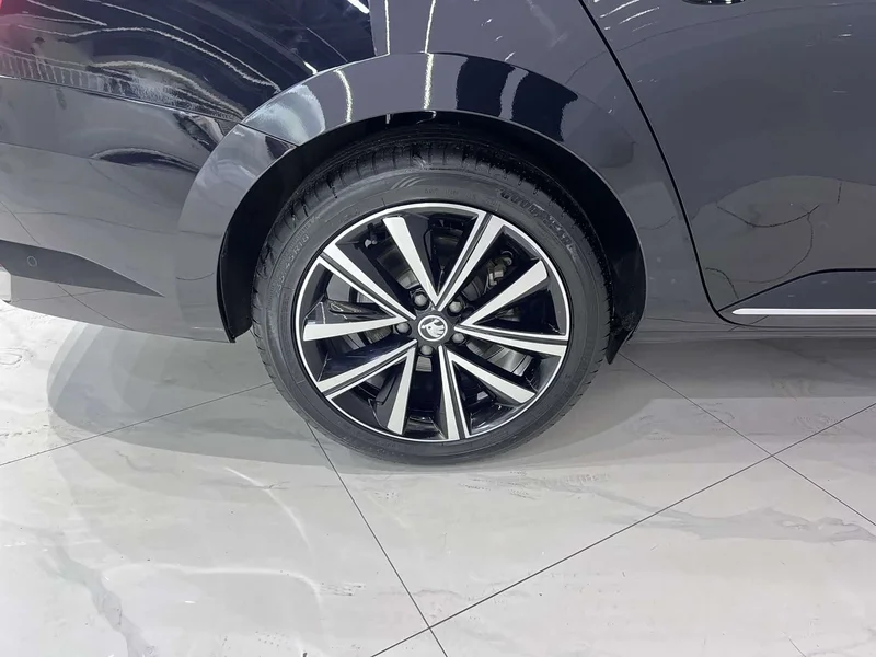 Skoda Superb — фото 19