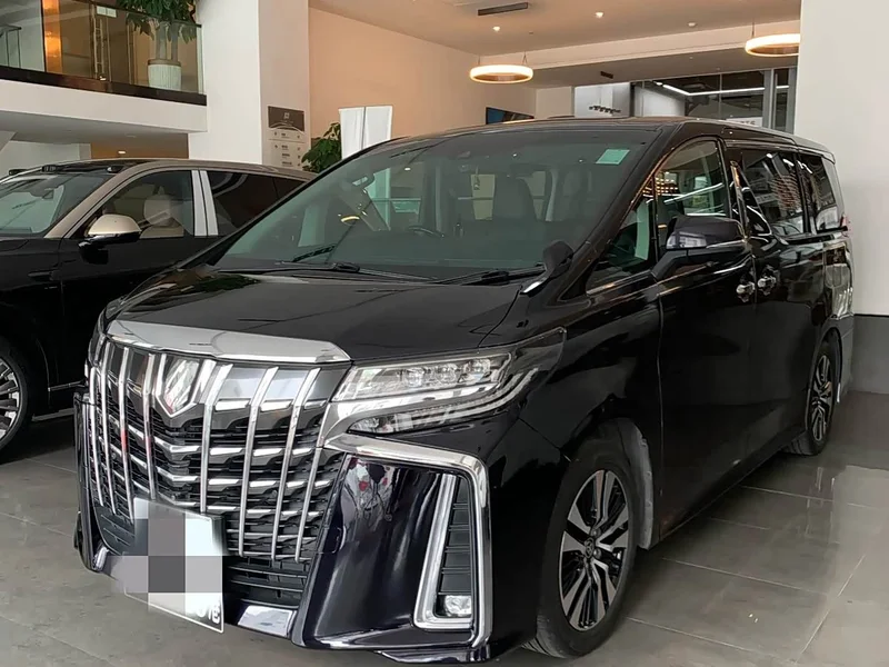 Toyota Alphard — фото 1