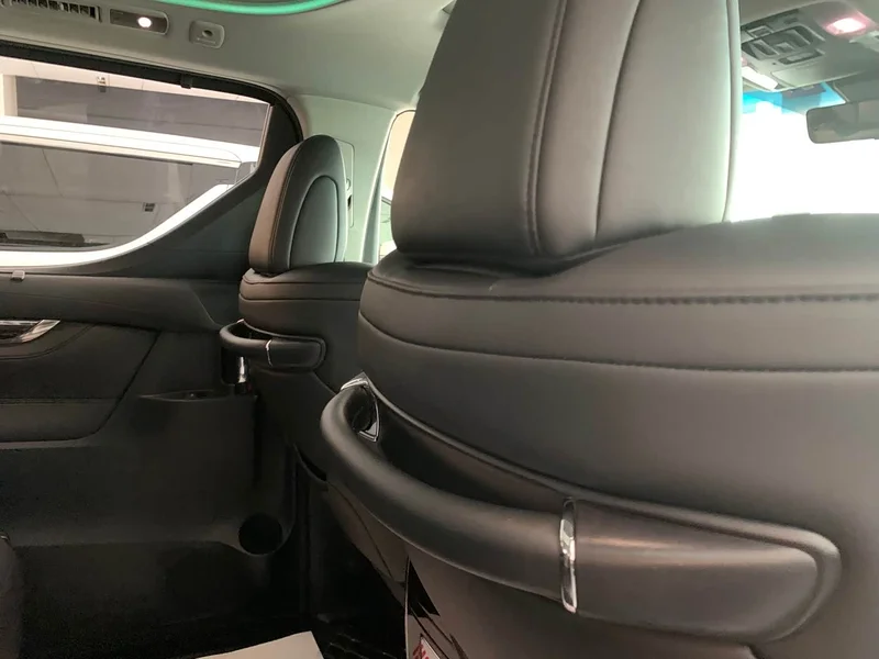 Toyota Alphard — фото 12