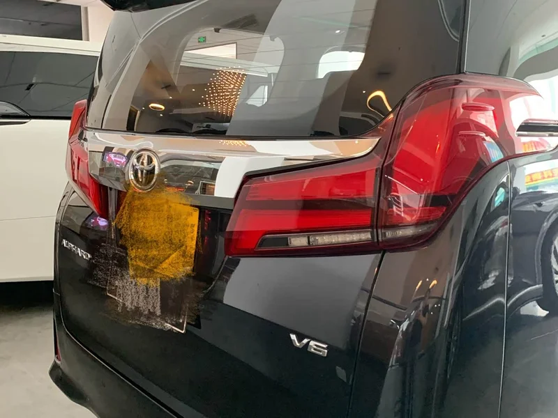 Toyota Alphard — фото 13