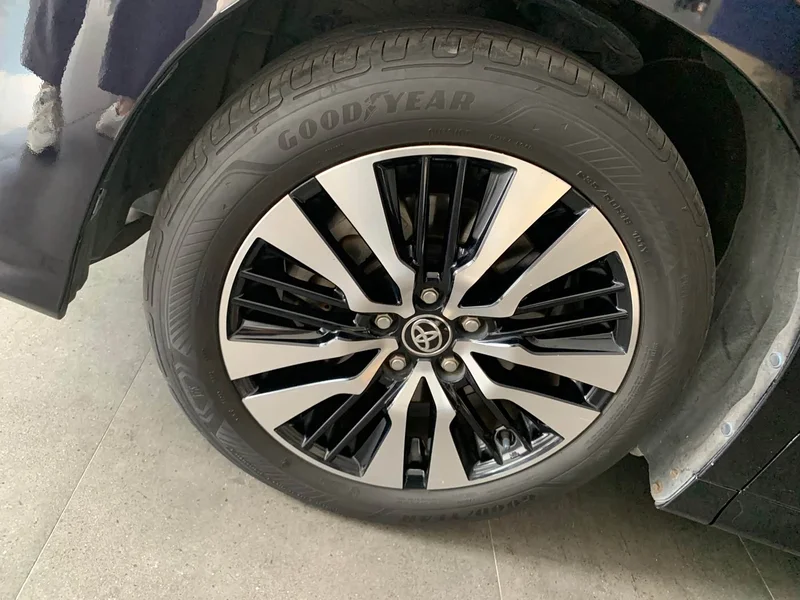 Toyota Alphard — фото 14