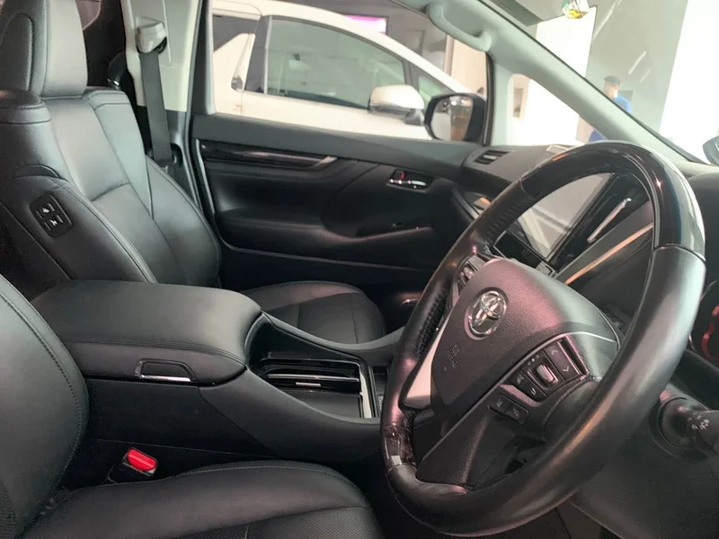 Toyota Alphard — фото 3
