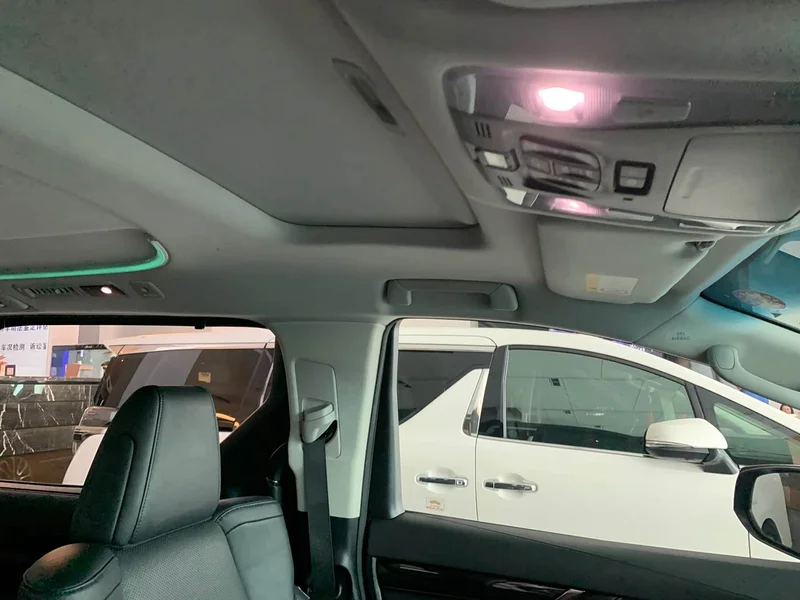 Toyota Alphard — фото 6