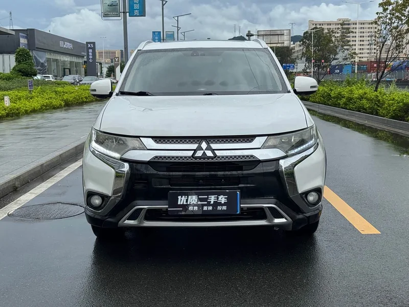 Mitsubishi Outlander — фото 2
