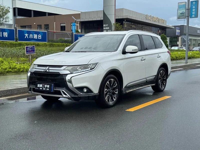 Mitsubishi Outlander — фото 3