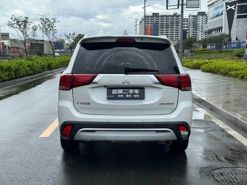 Mitsubishi Outlander — фото 5